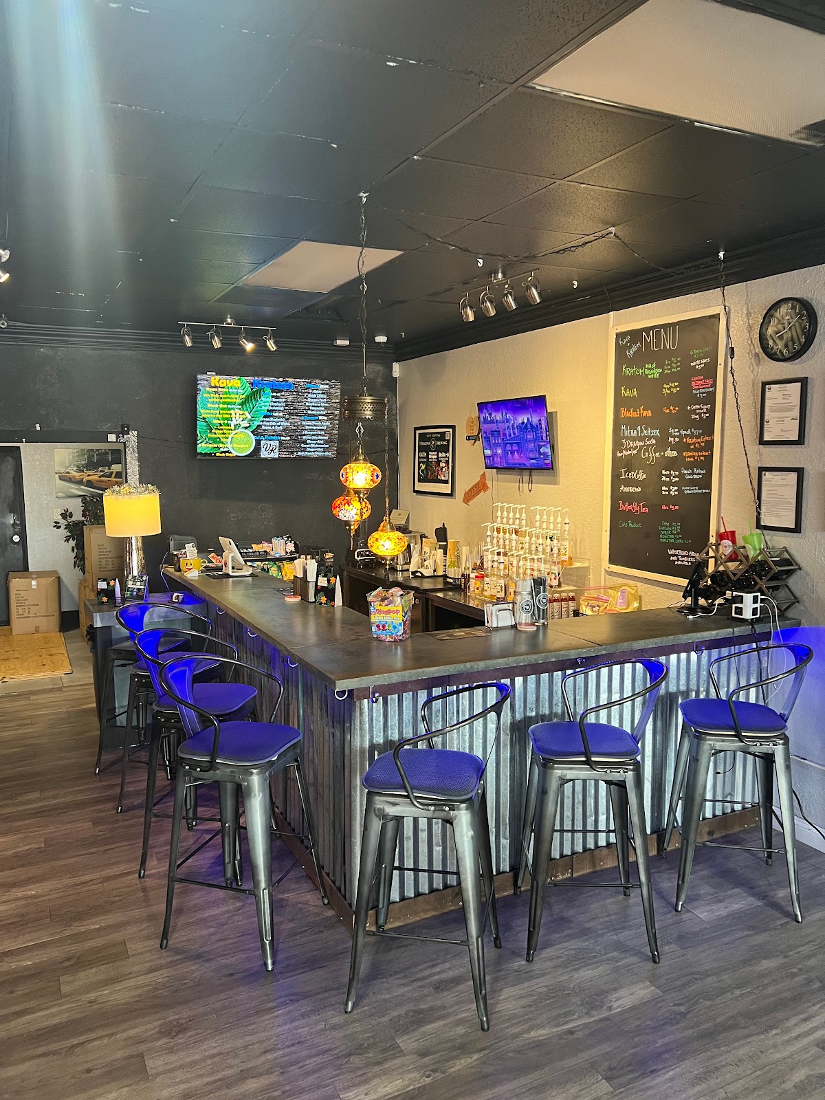 Vapor Road Brandon Kava Bar & Smoke Shop photo 1