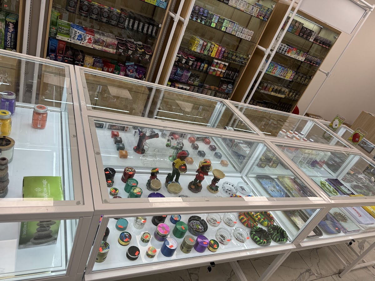 Highlife Smoke, Vape, and CBD | Mushrooms| Vape Store Near Me | Edibles | Geek Bar | Kava | Ploox | Olit Hookahlit photo 2