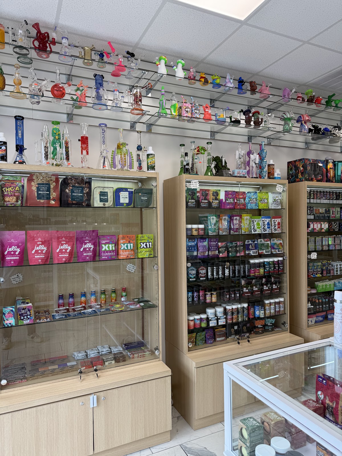 Highlife Smoke, Vape, and CBD | Mushrooms| Vape Store Near Me | Edibles | Geek Bar | Kava | Ploox | Olit Hookahlit photo 1