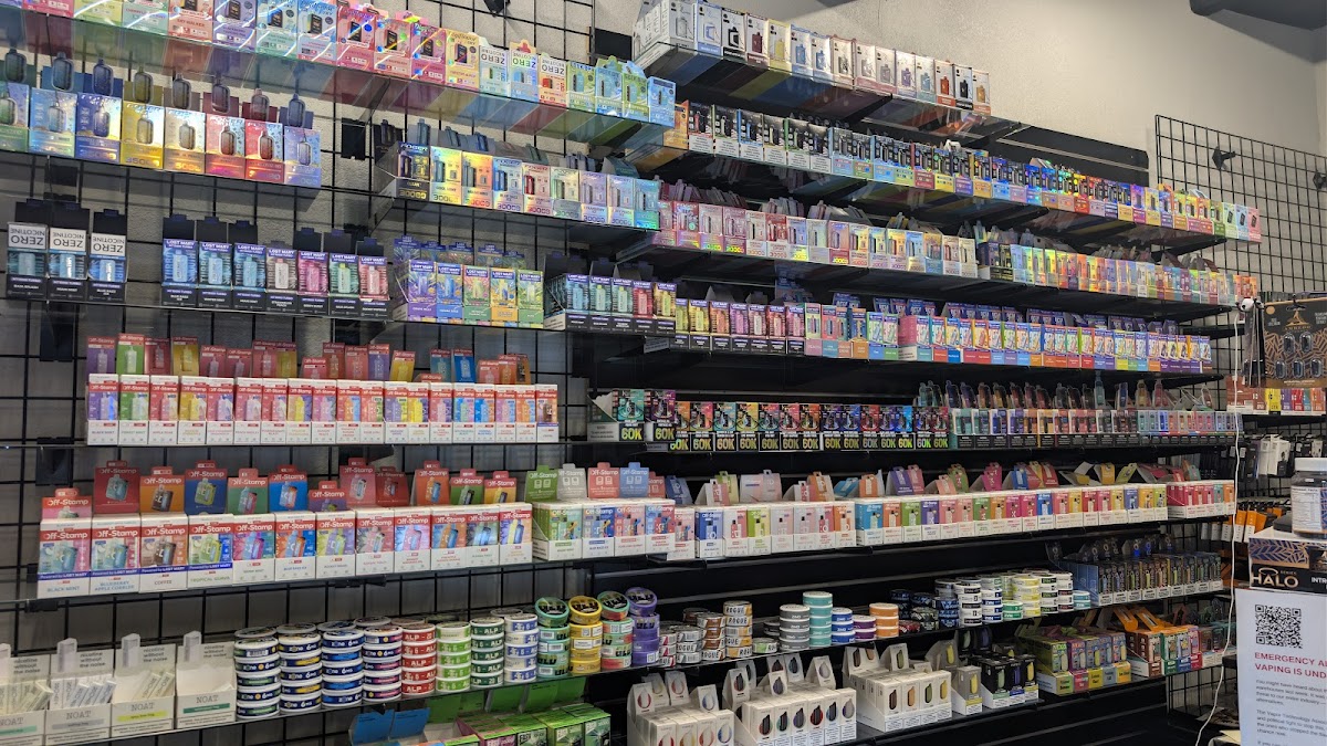 Mad Hatter Smoke and Kava photo 4