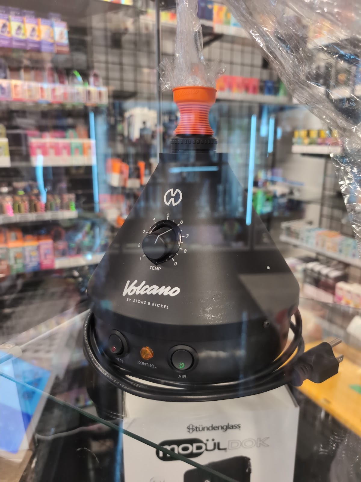 Mad Hatter Smoke and Kava photo 5