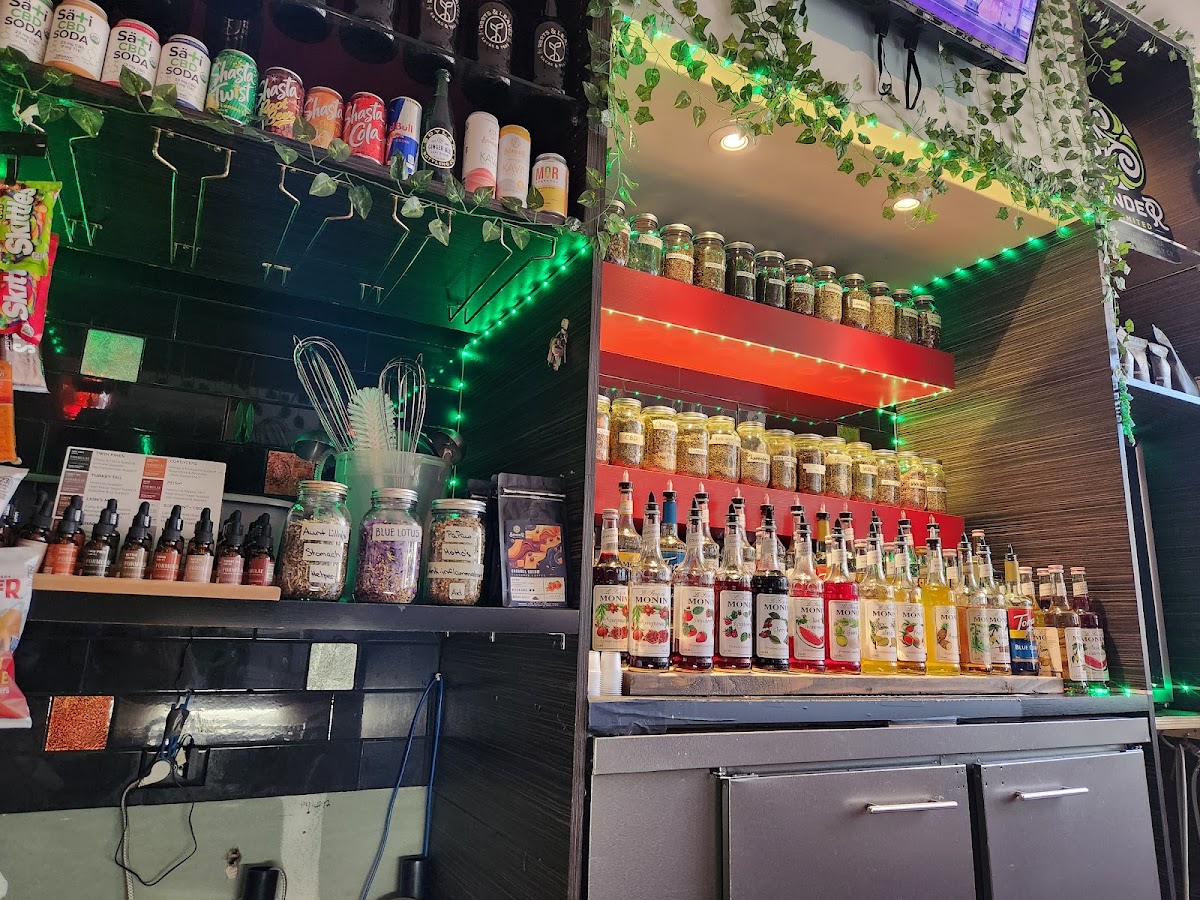 Roots And Leaves: Old Town Kava Bar photo 2