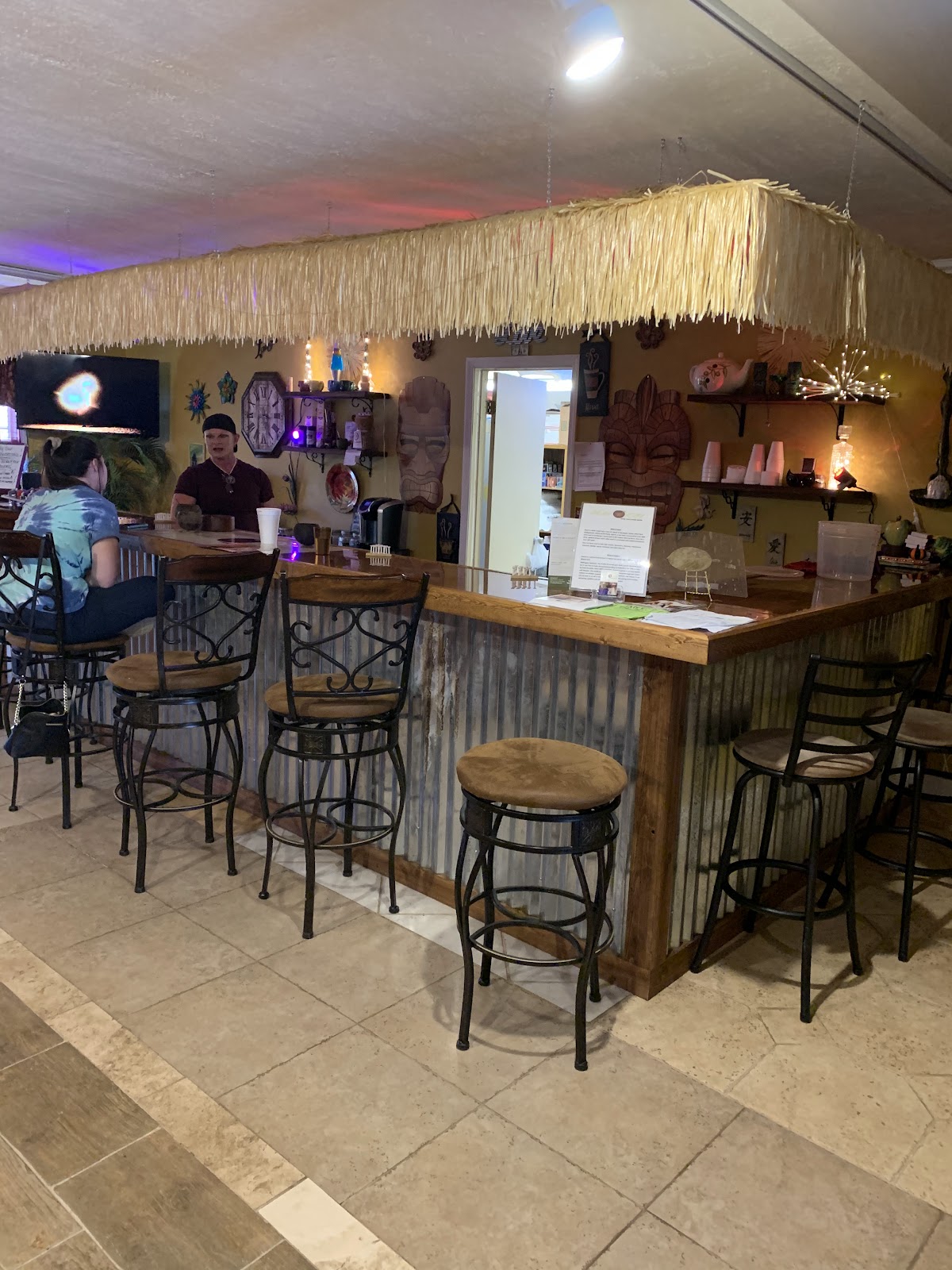 Mai Kai Kava Tea Living Room photo 6