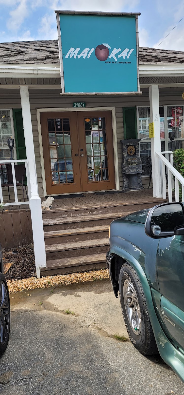 Mai Kai Kava Tea Living Room photo 1