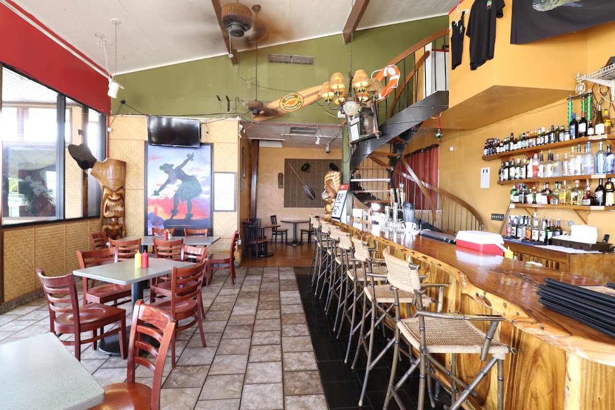 Wow-Wee Maui's Kava Bar and Grill