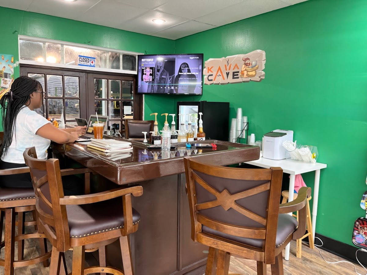 Wolves Den Smoke Kava and Kratom Bar photo 4