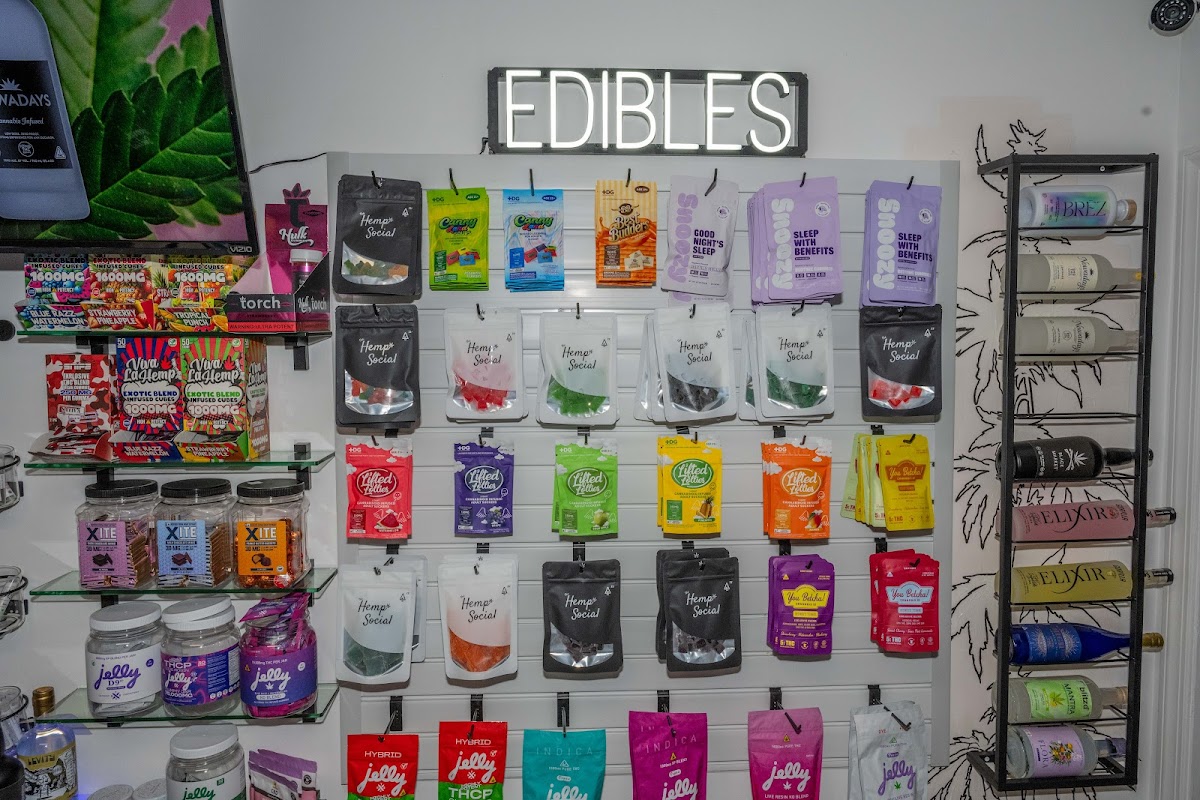 The Hemp Social - Downtown THC, CBD, KRATOM, KAVA, WELLNESS MUSHROOMS, NOOTROPICS & MAD HONEY! photo 5