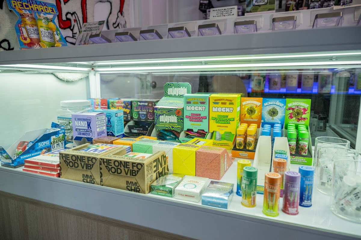 The Hemp Social - Downtown THC, CBD, KRATOM, KAVA, WELLNESS MUSHROOMS, NOOTROPICS & MAD HONEY! photo 1