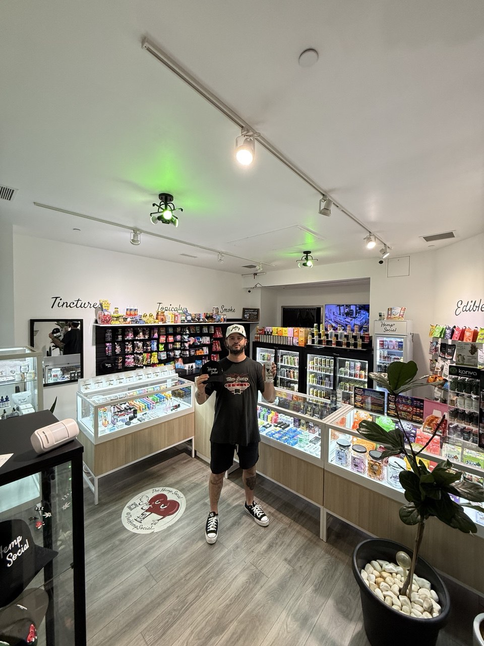 The Hemp Social - The Heights THC, CBD, KRATOM, KAVA, WELLNESS MUSHROOMS, NOOTROPICS & MAD HONEY! photo 8