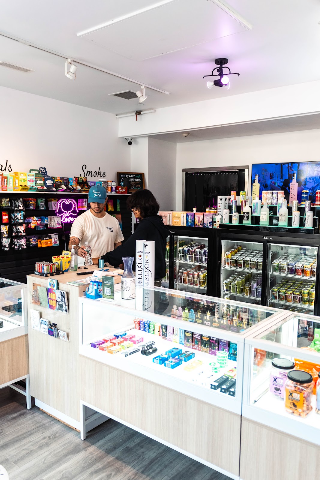 The Hemp Social - The Heights THC, CBD, KRATOM, KAVA, WELLNESS MUSHROOMS, NOOTROPICS & MAD HONEY! photo 5