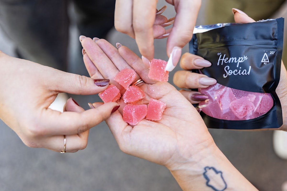 The Hemp Social - (The Bud Pub) Woodbridge, INFUSED DRINKS, THC, CBD, KRATOM, KAVA, MUSHROOMS & MAD HONEY! photo 5